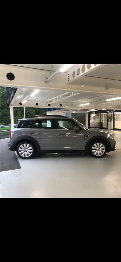 MINI Countryman Cooper SD ALL4 — SUV compact diesel, transmission automatique, entretien impeccable — tableau de bord