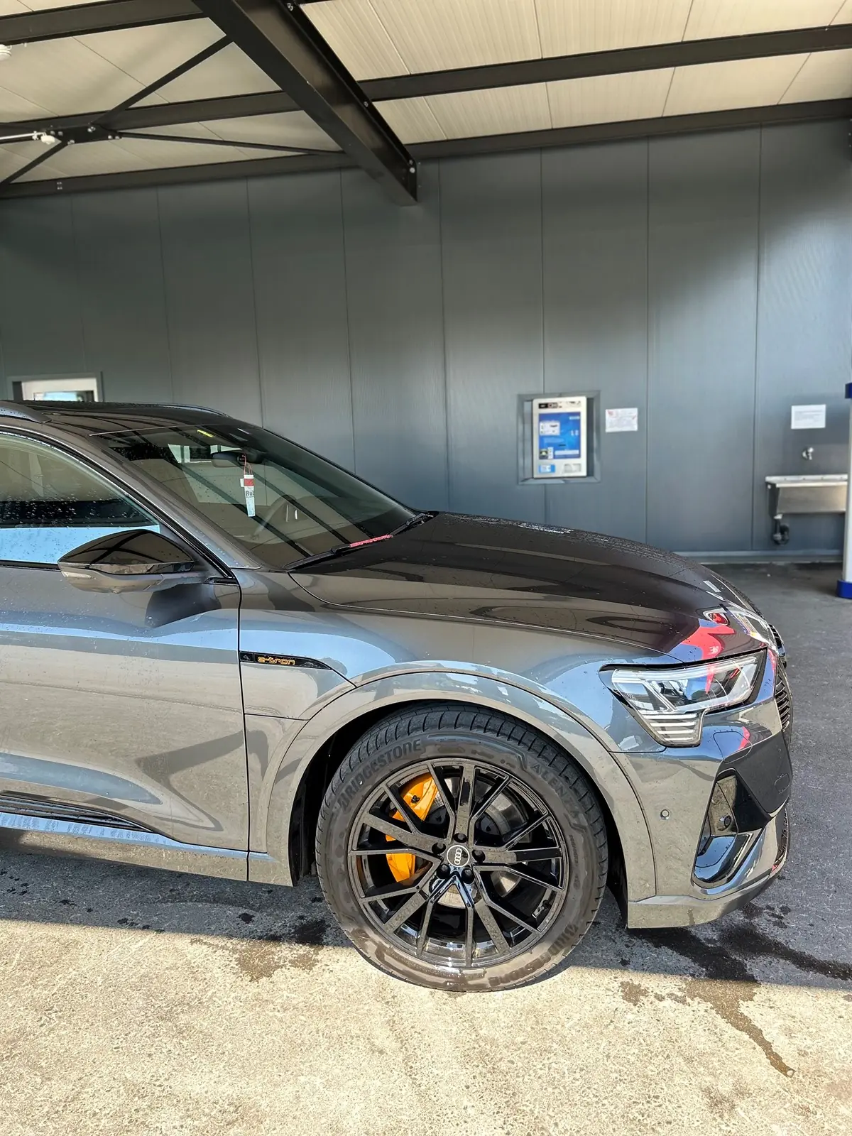 Audi e-tron 55 S Line Black Edition — SUV électrique premium, 39'000 km seulement