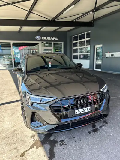 Audi e-tron 55 S Line Black Edition — SUV électrique premium, 39'000 km seulement — arrière