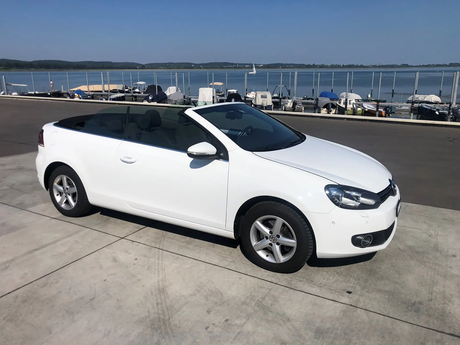 VW Golf Cabrio 1.2 TSI — Cabriolet élégant, entretien complet, prêt à rouler — vue extérieure