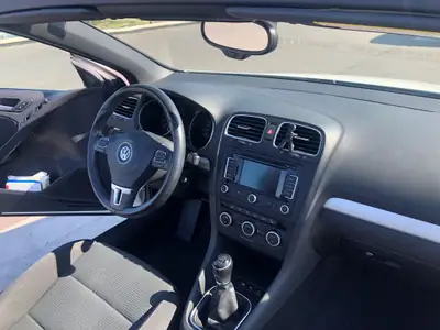 VW Golf Cabrio 1.2 TSI — Cabriolet élégant, entretien complet, prêt à rouler — intérieur