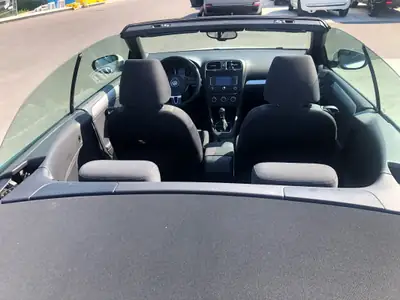 VW Golf Cabrio 1.2 TSI — Cabriolet élégant, entretien complet, prêt à rouler — Miniature 13