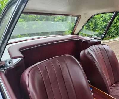 Mercedes-Benz SL 230 Pagode 1965 — Chef-d'œuvre cabriolet vintage, état impeccable — Miniatura 15