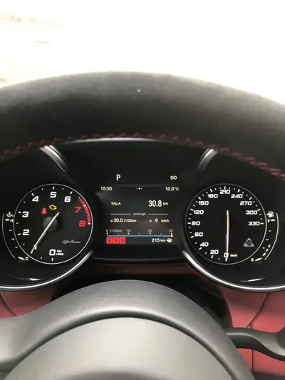 Alfa Romeo Giulia 2.9 V6 Quadrifoglio — 510 ch, N-Ring, ultra-sportive — tableau de bord