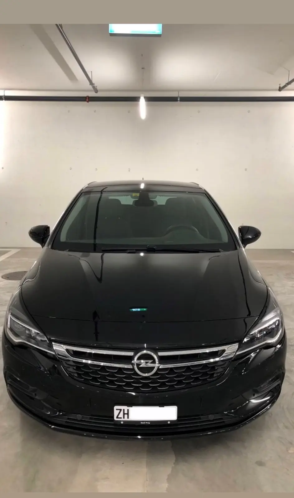 Opel Astra 1.4i Turbo Enjoy — Berline dynamique, 36 400 km seulement — vue extérieure