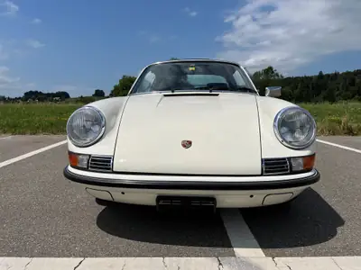 Porsche 911 2.4 E Targa — Classique cabriolet des années 1970, moteur atmosphérique — dettaglio