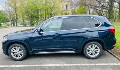 BMW X5 xDrive 40e iPerformance — SUV hybride rechargeable, entretien complet — intérieur