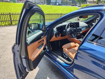 BMW 540i xDrive Touring M Sport — Break premium hybride 48V, 48 000 km seulement — Seitenansicht