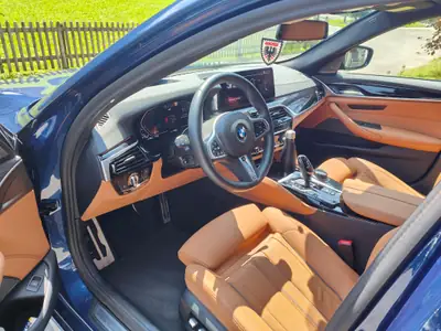 BMW 540i xDrive Touring M Sport — Break premium hybride 48V, 48 000 km seulement — Heckansicht