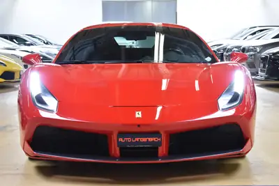 Ferrari 488 GTB — Le coupé sport italien haute performance, 7 500 km seulement — détail
