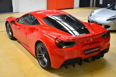 Ferrari 488 GTB — Le coupé sport italien haute performance, 7 500 km seulement — intérieur