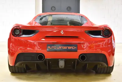 Ferrari 488 GTB — Le coupé sport italien haute performance, 7 500 km seulement — Miniature 8