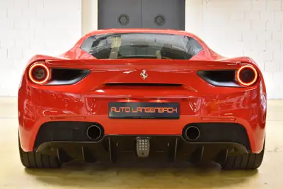 Ferrari 488 GTB — Le coupé sport italien haute performance, 7 500 km seulement — Miniature 9