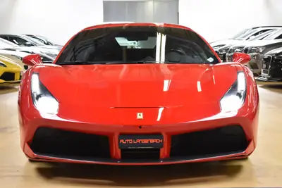 Ferrari 488 GTB — Le coupé sport italien haute performance, 7 500 km seulement — Miniature 7