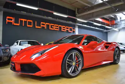 Ferrari 488 GTB — Le coupé sport italien haute performance, 7 500 km seulement — Miniature 11