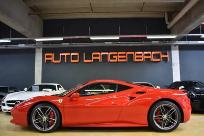 Ferrari 488 GTB — Le coupé sport italien haute performance, 7 500 km seulement — Miniature 10
