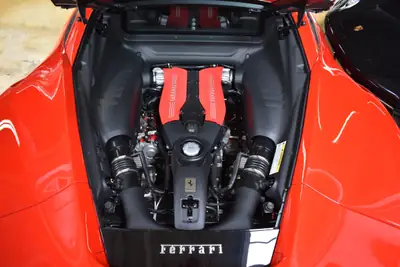 Ferrari 488 GTB — Le coupé sport italien haute performance, 7 500 km seulement — Miniature 15