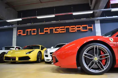 Ferrari 488 GTB — Le coupé sport italien haute performance, 7 500 km seulement — Miniature 13