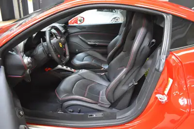 Ferrari 488 GTB — Le coupé sport italien haute performance, 7 500 km seulement — Miniature 16