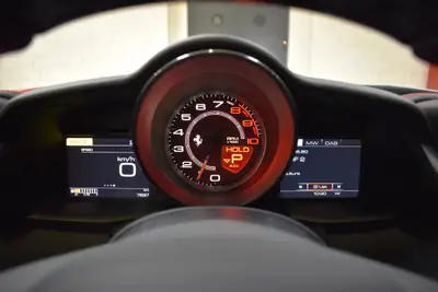 Ferrari 488 GTB — Le coupé sport italien haute performance, 7 500 km seulement — Miniature 21