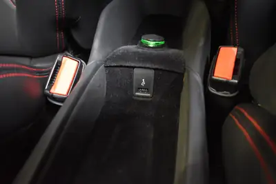 Ferrari 488 GTB — Le coupé sport italien haute performance, 7 500 km seulement — Miniature 31