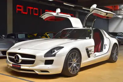 Mercedes-Benz SLS 63 AMG — Superbe coupé sportif 571 ch, seulement 22'000 km — vue extérieure