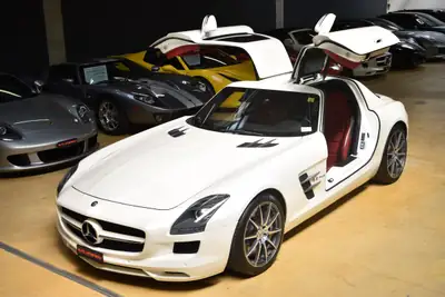 Mercedes-Benz SLS 63 AMG — Superbe coupé sportif 571 ch, seulement 22'000 km — arrière