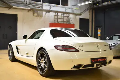Mercedes-Benz SLS 63 AMG — Superbe coupé sportif 571 ch, seulement 22'000 km — tableau de bord
