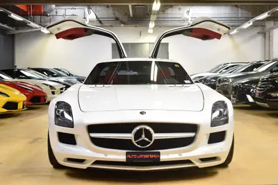 Mercedes-Benz SLS 63 AMG — Superbe coupé sportif 571 ch, seulement 22'000 km — Miniature 8