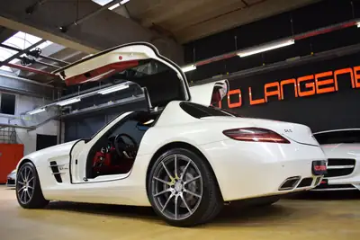 Mercedes-Benz SLS 63 AMG — Superbe coupé sportif 571 ch, seulement 22'000 km — Miniature 15