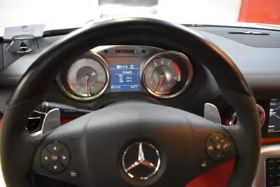 Mercedes-Benz SLS 63 AMG — Superbe coupé sportif 571 ch, seulement 22'000 km — Miniature 20