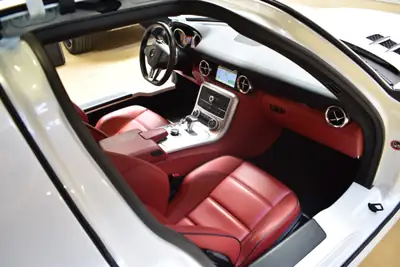 Mercedes-Benz SLS 63 AMG — Superbe coupé sportif 571 ch, seulement 22'000 km — Miniature 19