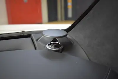 Mercedes-Benz SLS 63 AMG — Superbe coupé sportif 571 ch, seulement 22'000 km — Miniature 24