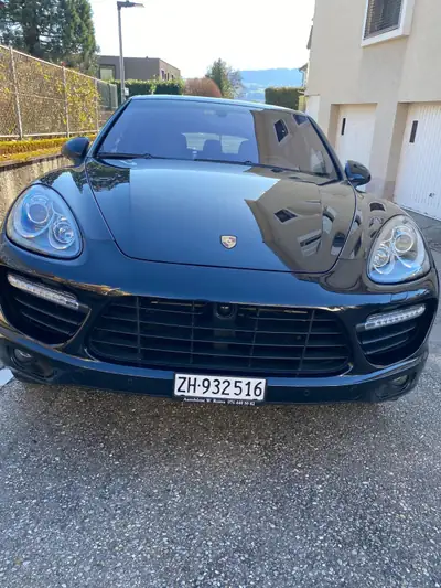 Porsche Cayenne Turbo 2010 — SUV sportif 500 ch, sans sinistre, tout-terrain affirmé — Außenansicht