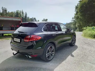 Porsche Cayenne Turbo 2010 — SUV sportif 500 ch, sans sinistre, tout-terrain affirmé — Miniatur 8