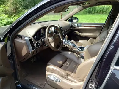 Porsche Cayenne Turbo 2010 — SUV sportif 500 ch, sans sinistre, tout-terrain affirmé — Miniatur 10