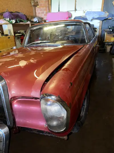 Mercedes-Benz 230 Coupé 1961 — Chef-d'œuvre vintage avec moteur 2.3L, 55 600 km — vista posteriore