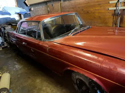 Mercedes-Benz 230 Coupé 1961 — Chef-d'œuvre vintage avec moteur 2.3L, 55 600 km — interni
