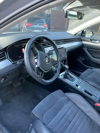 VW Passat Variant 1.4 TSI GTE Hybrid — SUV familial hybride rechargeable, entretien récent — arrière