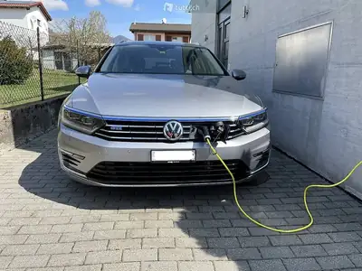 VW Passat Variant 1.4 TSI GTE Hybrid — SUV familial hybride rechargeable, entretien récent — intérieur