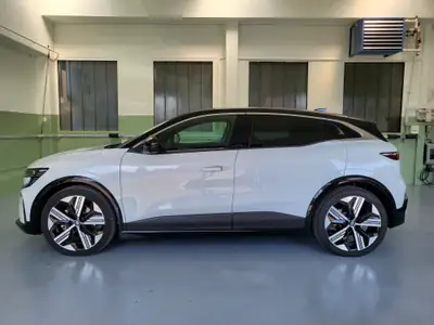 Renault Mégane E-TECH EV60 Iconic — Électrique performante, 26 000 km, pack vision avancée — Seitenansicht