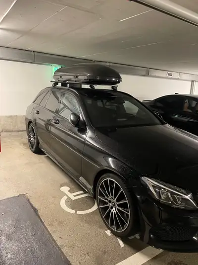 Mercedes-Benz C 250 d AMG Line 4Matic — Break diesel performant, 4x4 intégral — interni