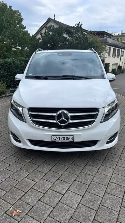 Mercedes-Benz V 250 BlueTEC Edition 1 — Monospace premium diesel, entretien impeccable — fianco