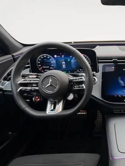 Mercedes-AMG E 53 4Matic+ Hybrid 2024 — Berline sportive hybride, 11 200 km seulement — rear view