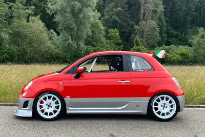FIAT 500 Abarth Assetto Corse — Édition limitée 1 of 49, ultra-rare et performante — Seitenansicht