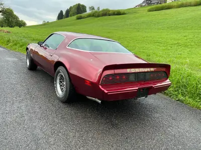 Pontiac Firebird Formula 400 — Muscle car emblématique des années 80, 70'000 km — Heckansicht
