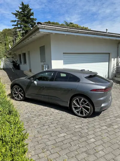 Jaguar I-PACE EV400 HSE AWD — Électrique premium, 89000 km, état impeccable — exterior view
