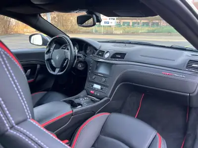 Maserati GranTurismo MC Stradale Centennial Edition — Chef-d'œuvre italien rare, 31'000 km seulement — Miniatur 15