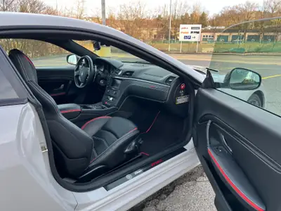 Maserati GranTurismo MC Stradale Centennial Edition — Chef-d'œuvre italien rare, 31'000 km seulement — Miniatur 17