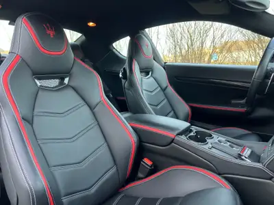 Maserati GranTurismo MC Stradale Centennial Edition — Chef-d'œuvre italien rare, 31'000 km seulement — Miniatur 16